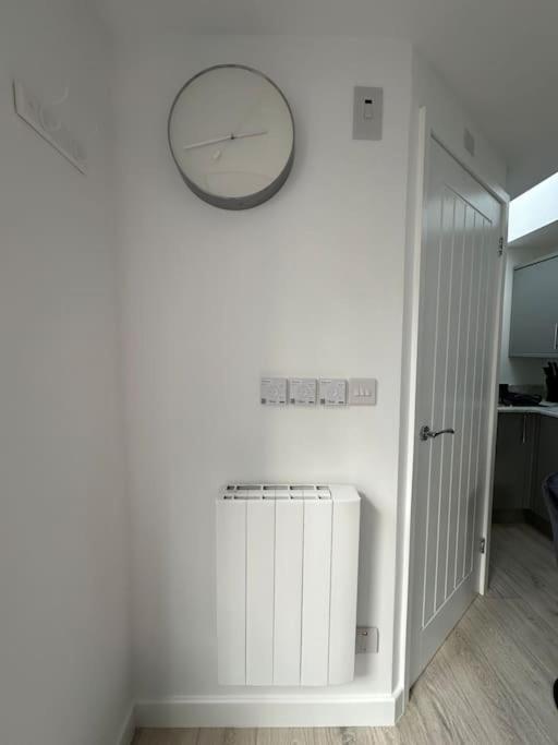 Whitsun Studio - Brand New Listing! Bristol Extérieur photo
